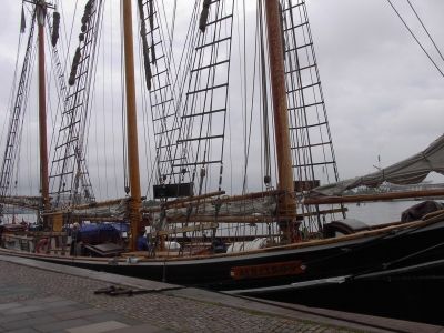 schepen langs de kade